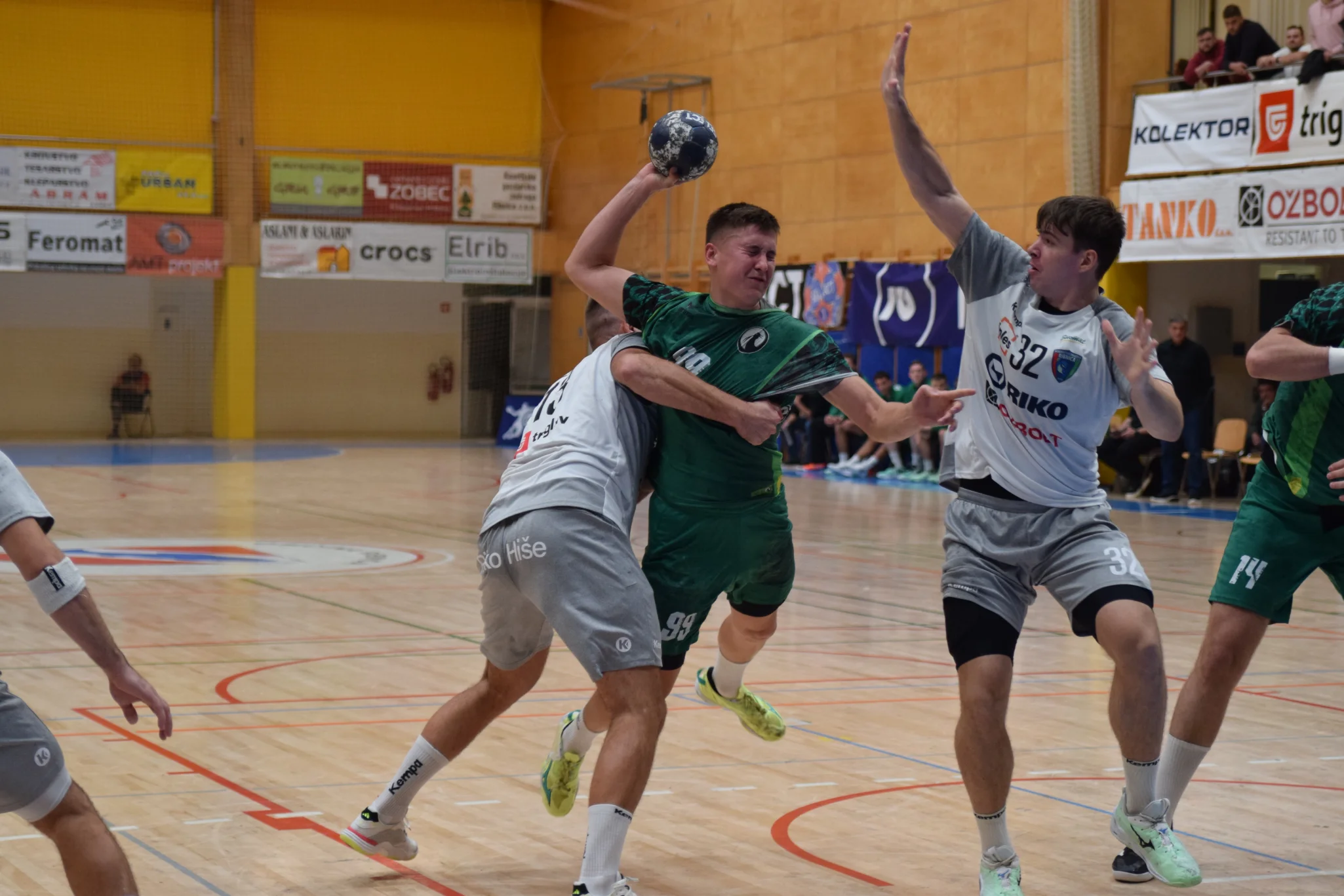 Člani do točke na gostovanju v Ribnici